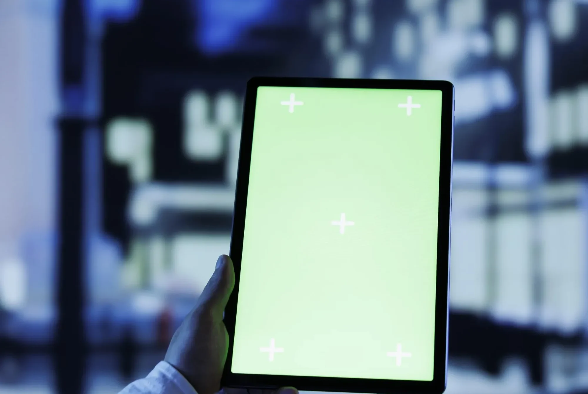 citizen-uses-mockup-tablet-city-scaled.jpg citizen-uses-mockup-tablet-city-scaled.jpg